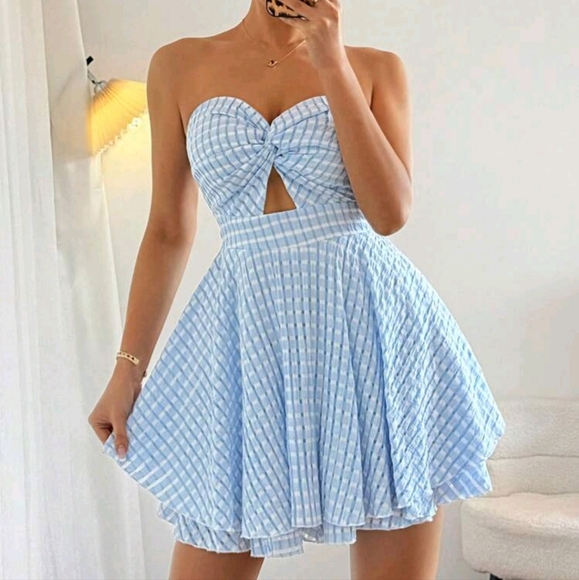 Women's Elegant Textured Fabric Bandeau Twisted Hollow Waist Ruffled Hem Jumpsui - Picture 4 of 4